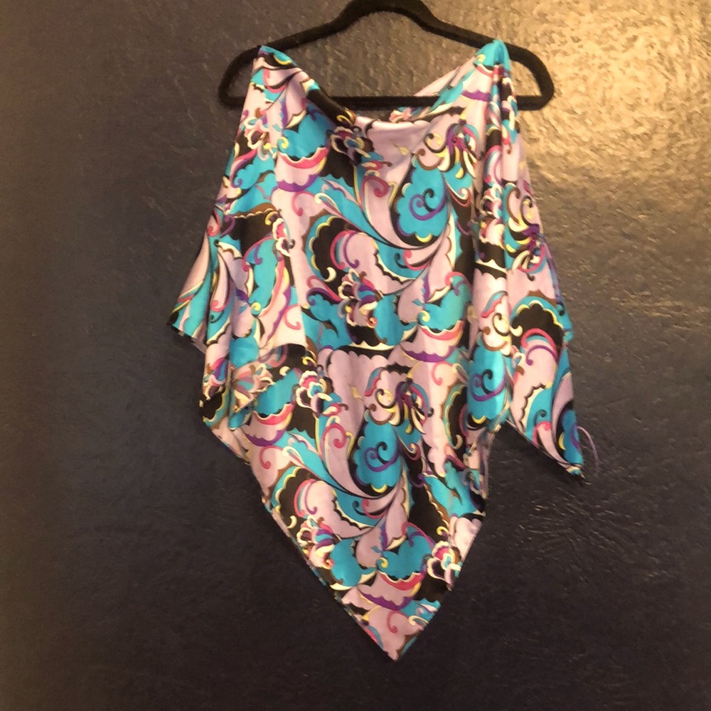 NWT Beautiful paisley printed 100% silk shawl